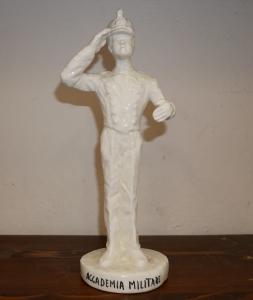 Cadetto militare in ceramica bianca “Bacci 81”